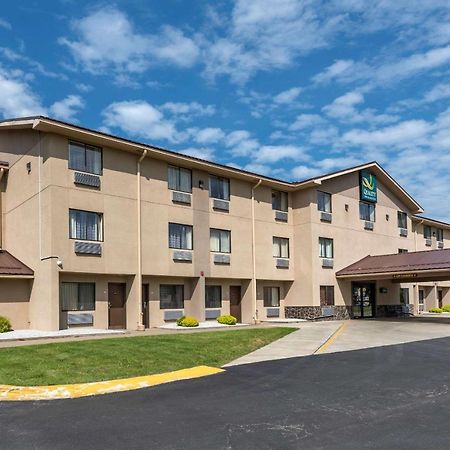 Quality Inn & Suites Warren Exterior photo